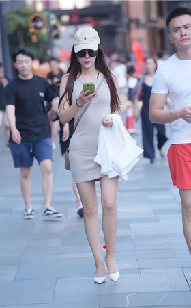 戴着墨镜的连体包臀裙小姐姐(54P)
