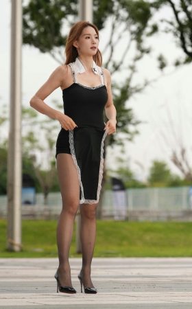 油亮丝长腿高跟网红美女—雯雯 [19P]