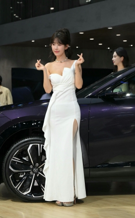 白长裙肉丝网红 小哈娜 [19P]