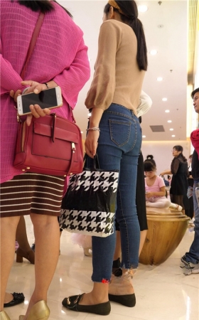 牛仔裤小妹