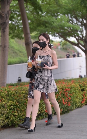 吊带裙小美女(121P)