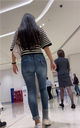 紧身牛仔长发美女