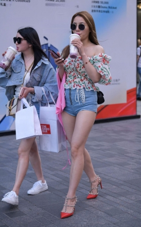 喝果茶的热裤长腿 [22P]