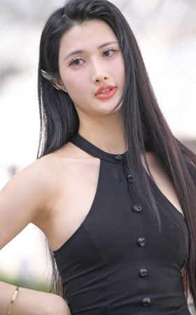 礼仪长腿美女 [21P]
