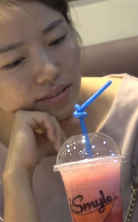 两位脸蛋漂亮的美足美女子