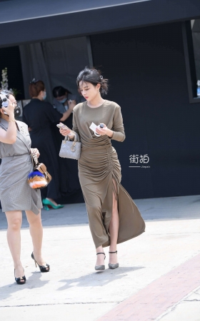 纤细苗条好身材长裙小姐姐 [22P]