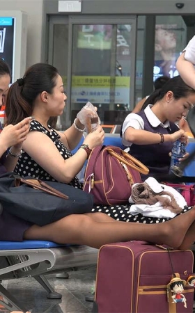 高铁MM制服诱惑下的长丝足底