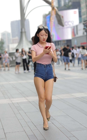 凯恩街拍摄影作品●热裤美女 【套图+视频】 [10P]