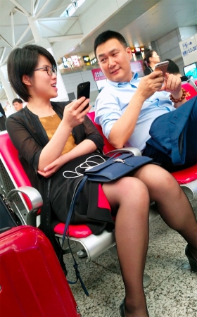 OL黑丝高跟鞋制服街拍美女
