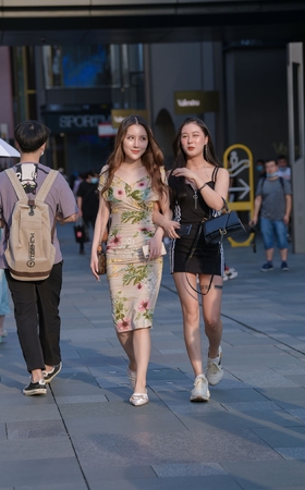 黄昏下de闺蜜同行