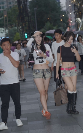 牛仔热裤美女