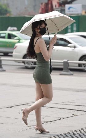 加菲mao街拍作品 绿色包臀裙丝袜美女