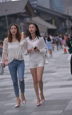 魂魂街拍作品 – 性感长腿小姐姐