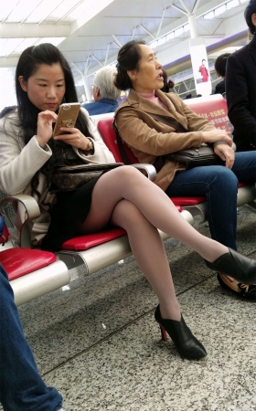 黑色高跟鞋性感街拍丝袜少妇