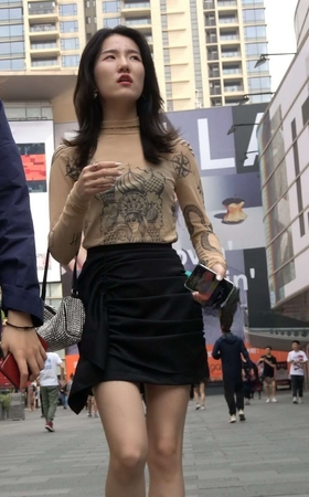 4K – 性感大长腿街拍高跟美女姐姐 [0.99 GB/MP4]