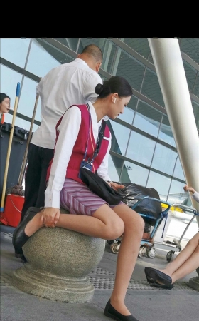 4K机场偶遇南航空姐下班等车肉丝美腿 3P