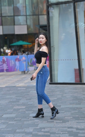 短靴牛仔好身材