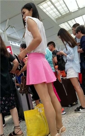 4k超清，粉裙性感美少妇，背影很诱惑哦