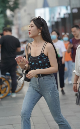 紧牛小姐姐 身材真美好