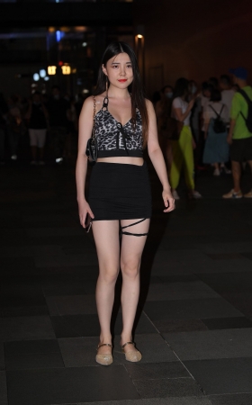 白皙美腿，性感熟悉的她~ [20P]