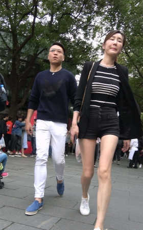 秀外慧中热裤美腿漂亮少妇美女