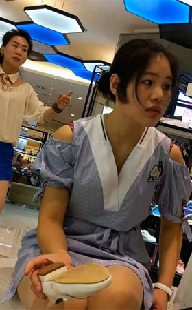 鞋店试鞋的肉丝脚