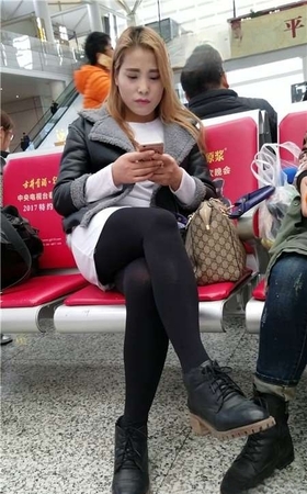 4K极品街拍美腿黑丝袜美女姐姐