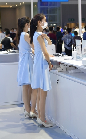蓝色连衣裙美女(84P)