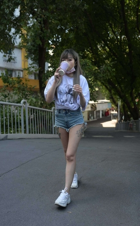 慕容笙街拍作品★牛仔热裤小妹 【套图+视频】 [10P]