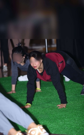 透出黑色底裤 [12P]