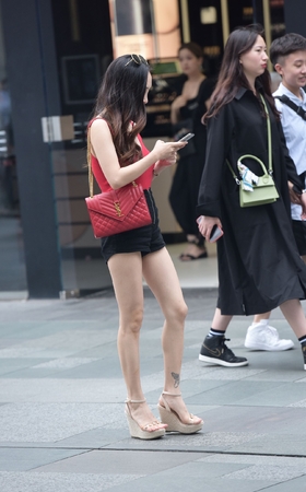 你喜欢这样的美女吗