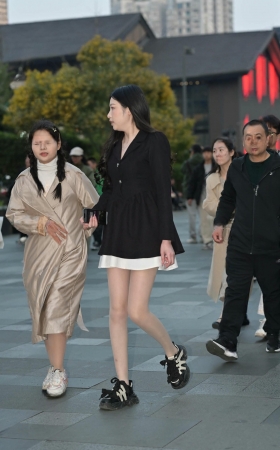 街拍黑色裙丝腿小姐姐 [16P]