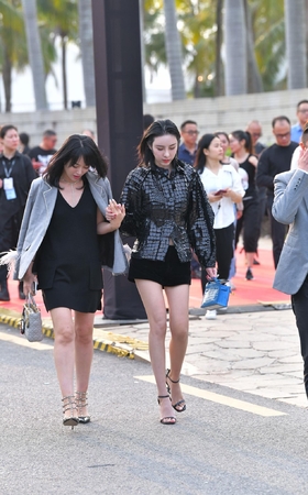 逆天美腿高跟小姐姐
