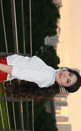 251121-18-92√网红-馨儿-红短裙-美足 9P