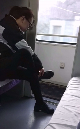 火车上我上铺的美女