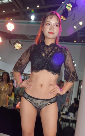 蕾丝款色，就是迷人~我要买几条 [21P]