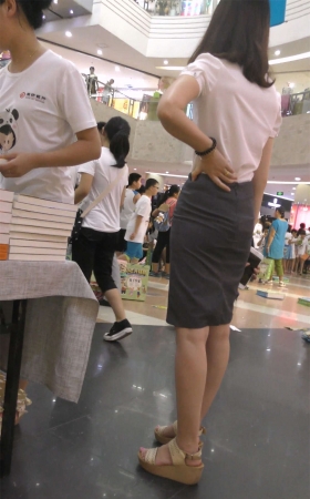 OL美女的可人坡跟裸足