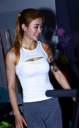 手臂有纹身的美女教练2 [20P]