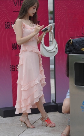 粉色长裙小姐姐(48P)