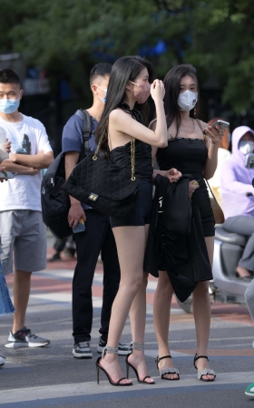 热裤、高跟、长腿美女 [21P]