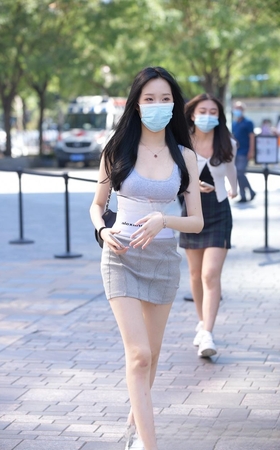 白皙灰裙小美女3A8296[2G]
