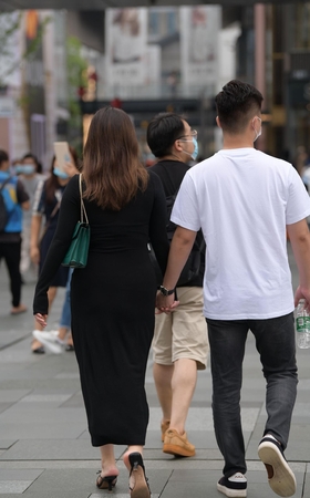 丰腴的美少妇