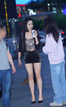 美腿御姐 [15P]