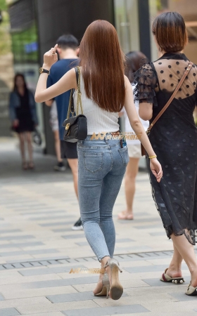 性感时尚的铅笔紧牛小姐姐 [15P]