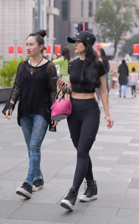 工装紧身裤小姐姐 [17P]