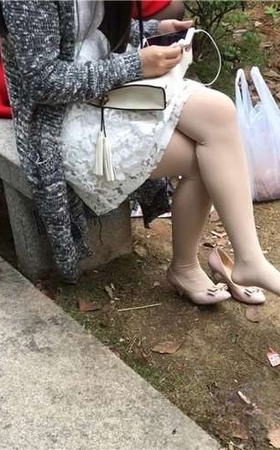 街拍丝足高跟连衣裙性感美少妇