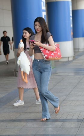 街拍大长腿牛仔美女 [22P]