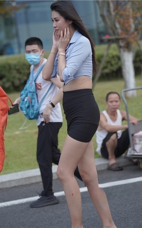 高挑的黑色包臀裙美女(388P)