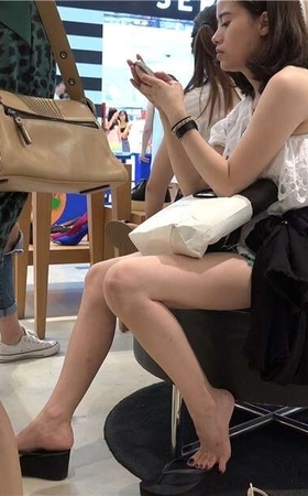 4K – 黑色松糕鞋成熟美妇 [1.85 GB/MP4]