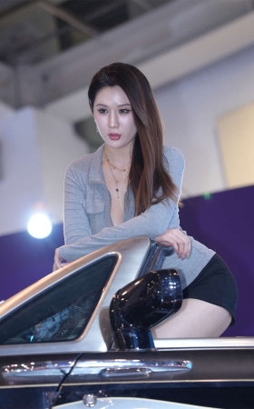 精致养眼车模